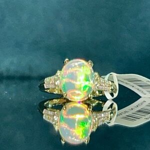 Elegant 3 carat opal ring set in 18K vermeil YG over 925 Sterling Silver